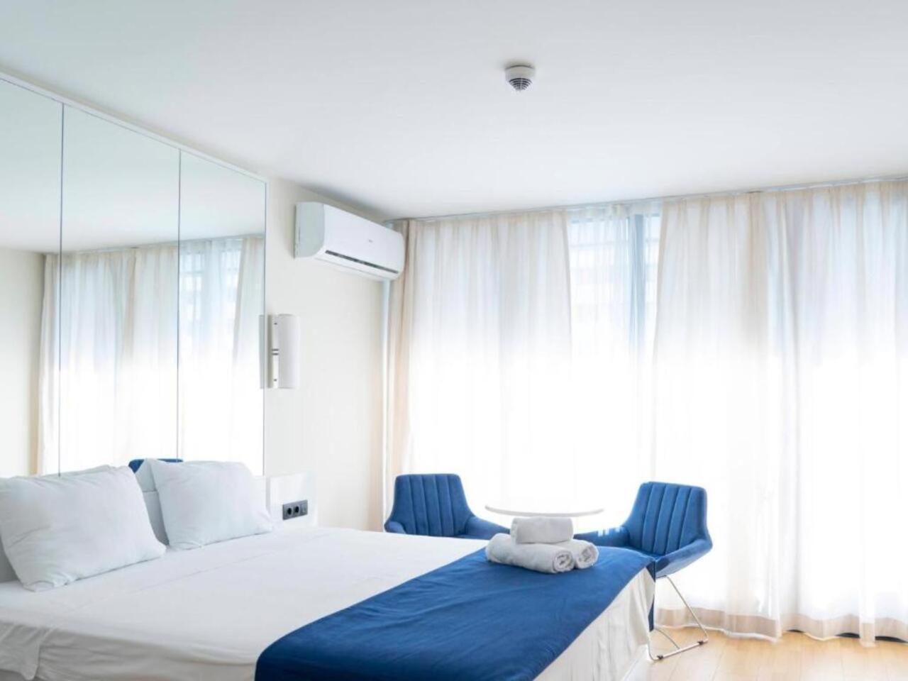 Holiday In Orbi Apartment Батуми Екстериор снимка